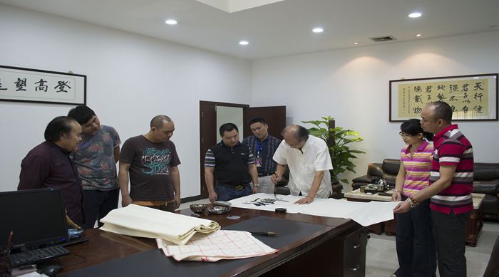 张剑岑先生为宅男视频在线观看陶题词“厚道”、“今生今世 宅男视频在线观看陶”
